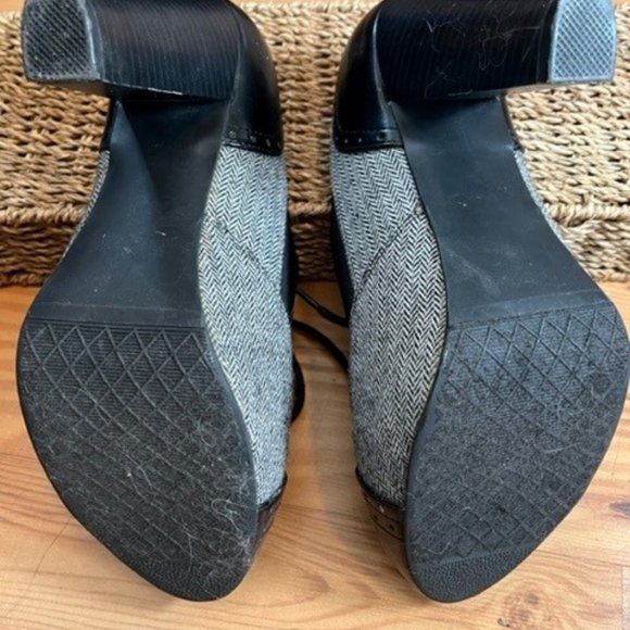 Apt 9 Wool and Leather Vintage Heels - Picture 4 of 5